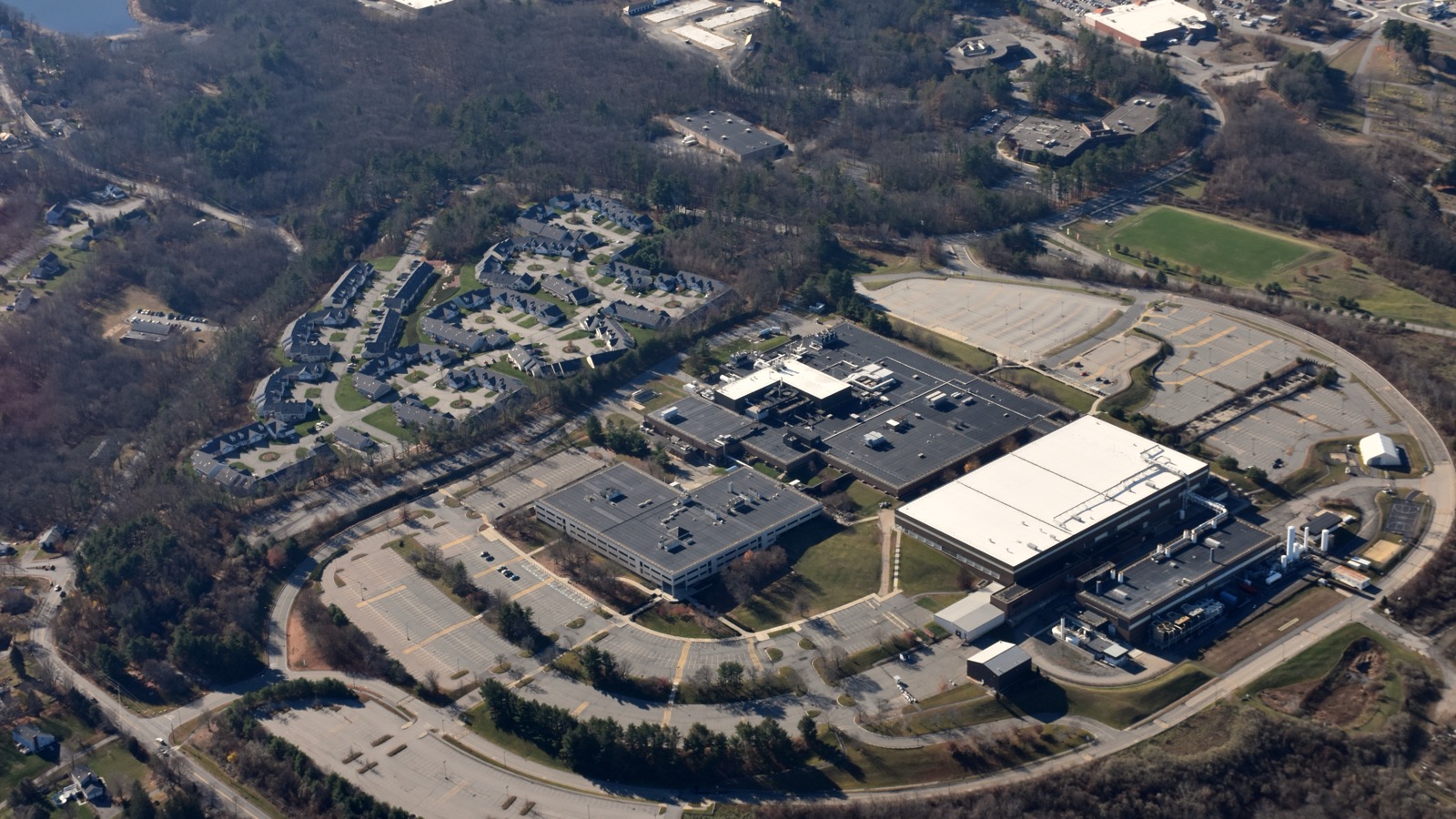 Aerial photograph of Intel’s former microchip fabrication plant in Hudson, Massachusetts