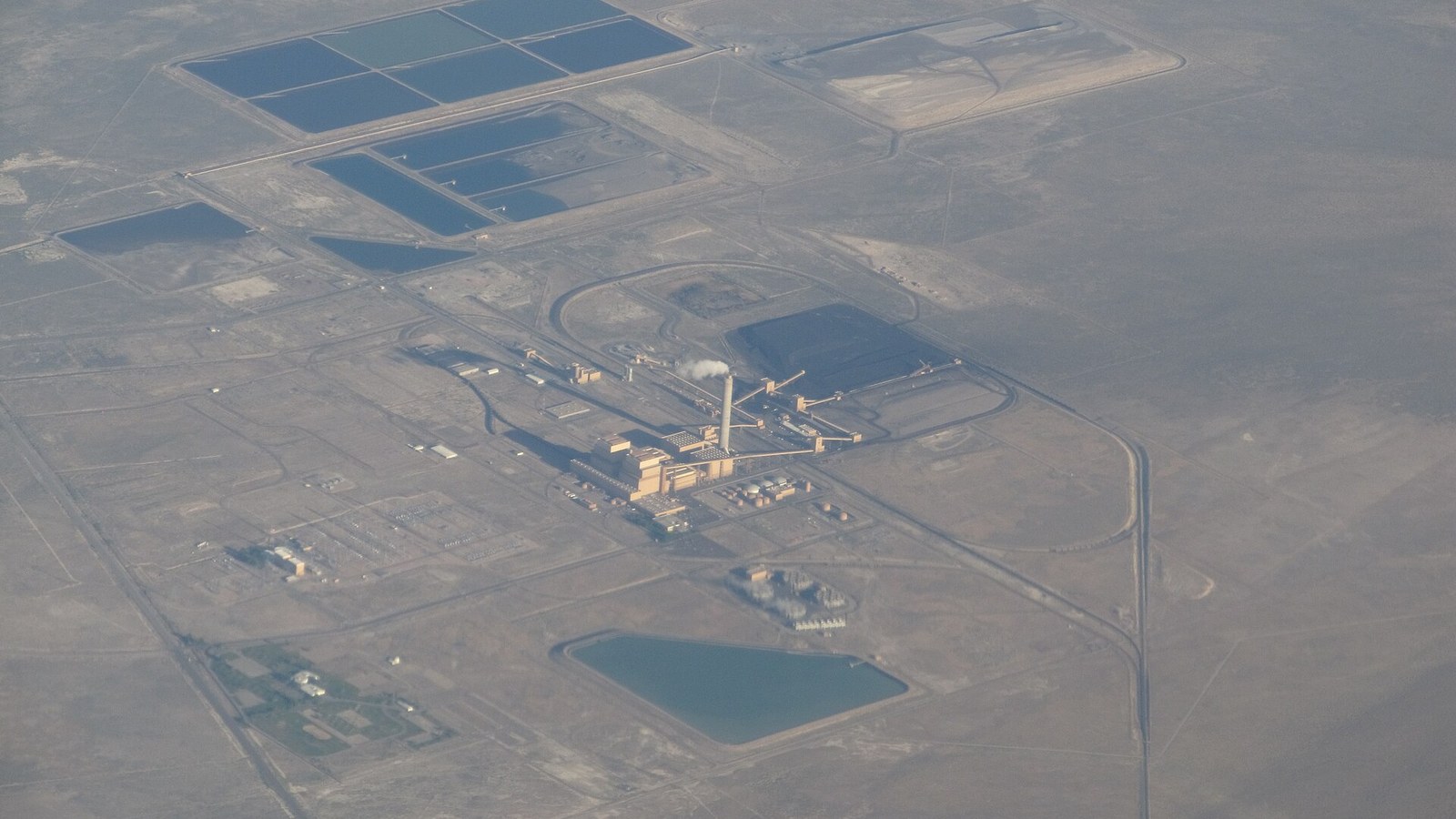 Vue aérienne de la centrale Intermountain en Utah, dont les unités utilisent des chaudières sous-critiques Babcock & Wilcox