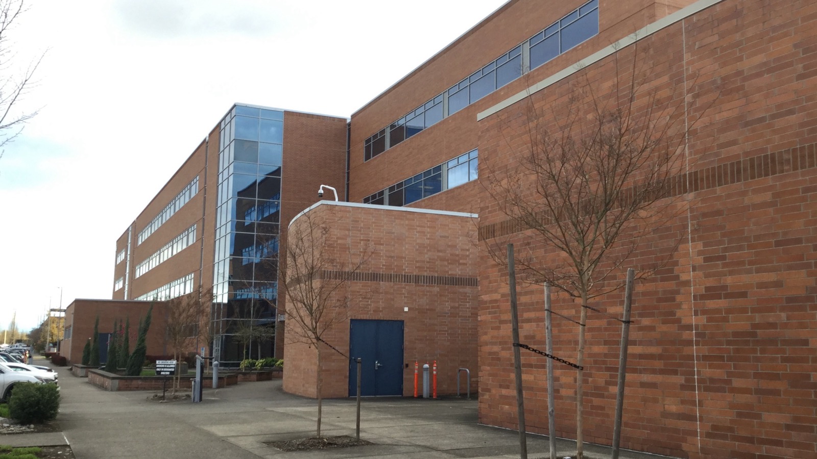 Bâtiment RA2 en briques du campus Intel Ronler Acres à Hillsboro, en Oregon