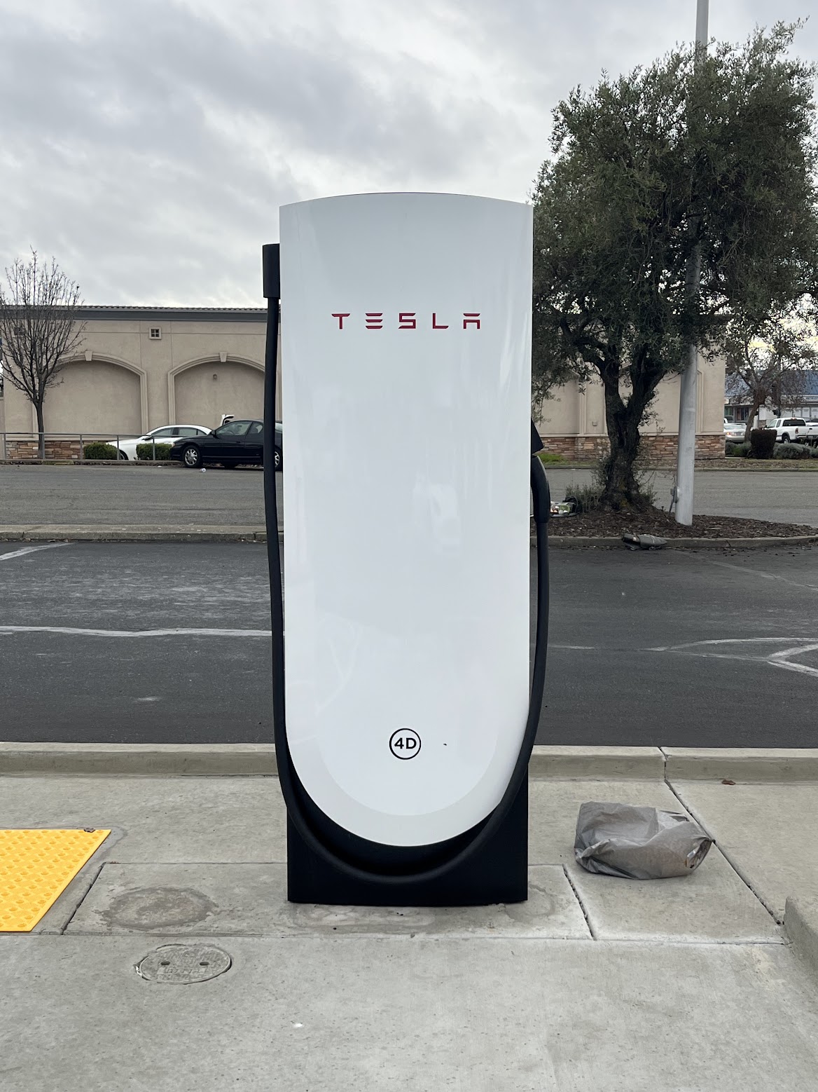 Borne Tesla V4 photographiée le 10 janvier 2024. Contexte historique de l’infrastructure physique de Tesla, pas une image du T3 2026.