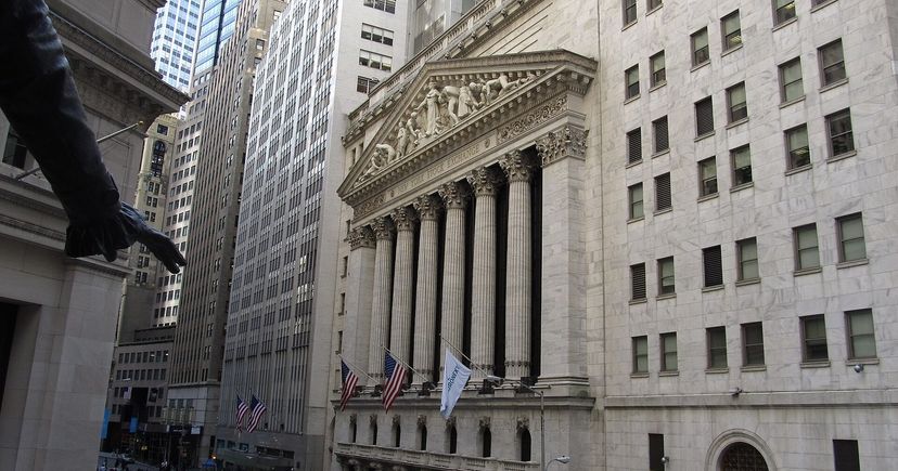 L’entrée principale de la Bourse de New York sur Broad Street à Manhattan