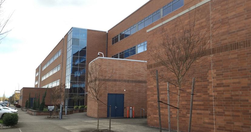 Bâtiment RA2 en briques du campus Intel Ronler Acres à Hillsboro, en Oregon